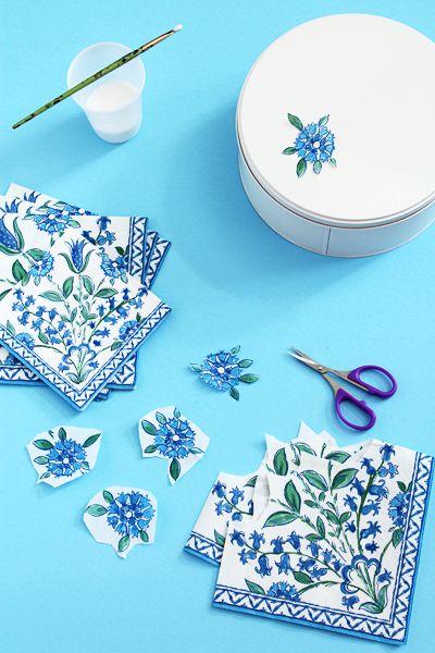 Ramadan Ideas: Cookie Tins Decoupage, featuring tulips and flowers, popular motifs in Turkish Islamic art - Hello Holy Days! 